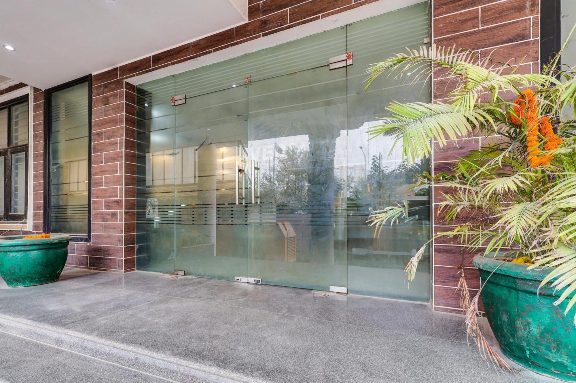 Super Townhouse Sector 38 Gurgaon Near Medanta Hotel Exterior photo