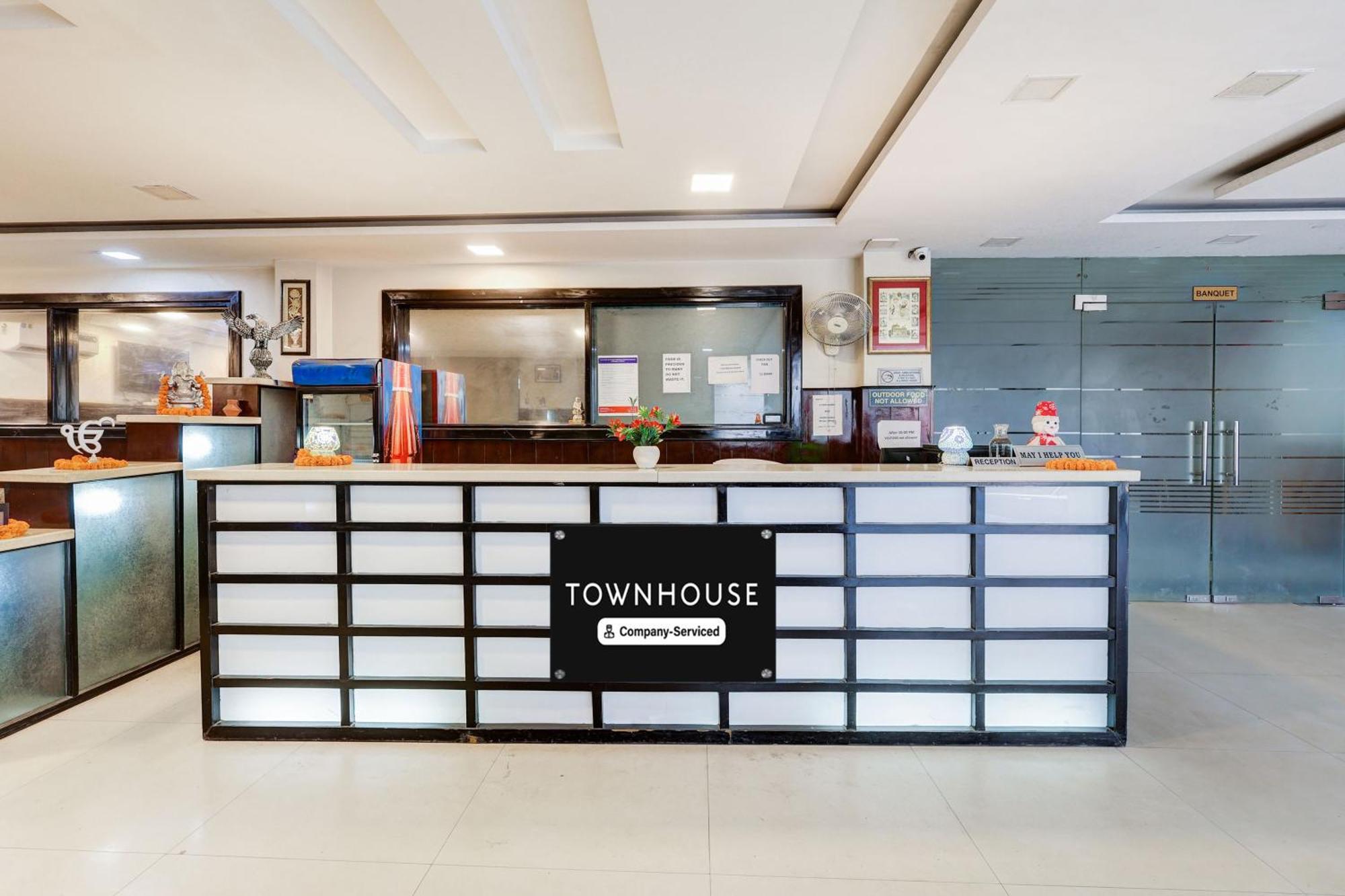 Super Townhouse Sector 38 Gurgaon Near Medanta Hotel Exterior photo