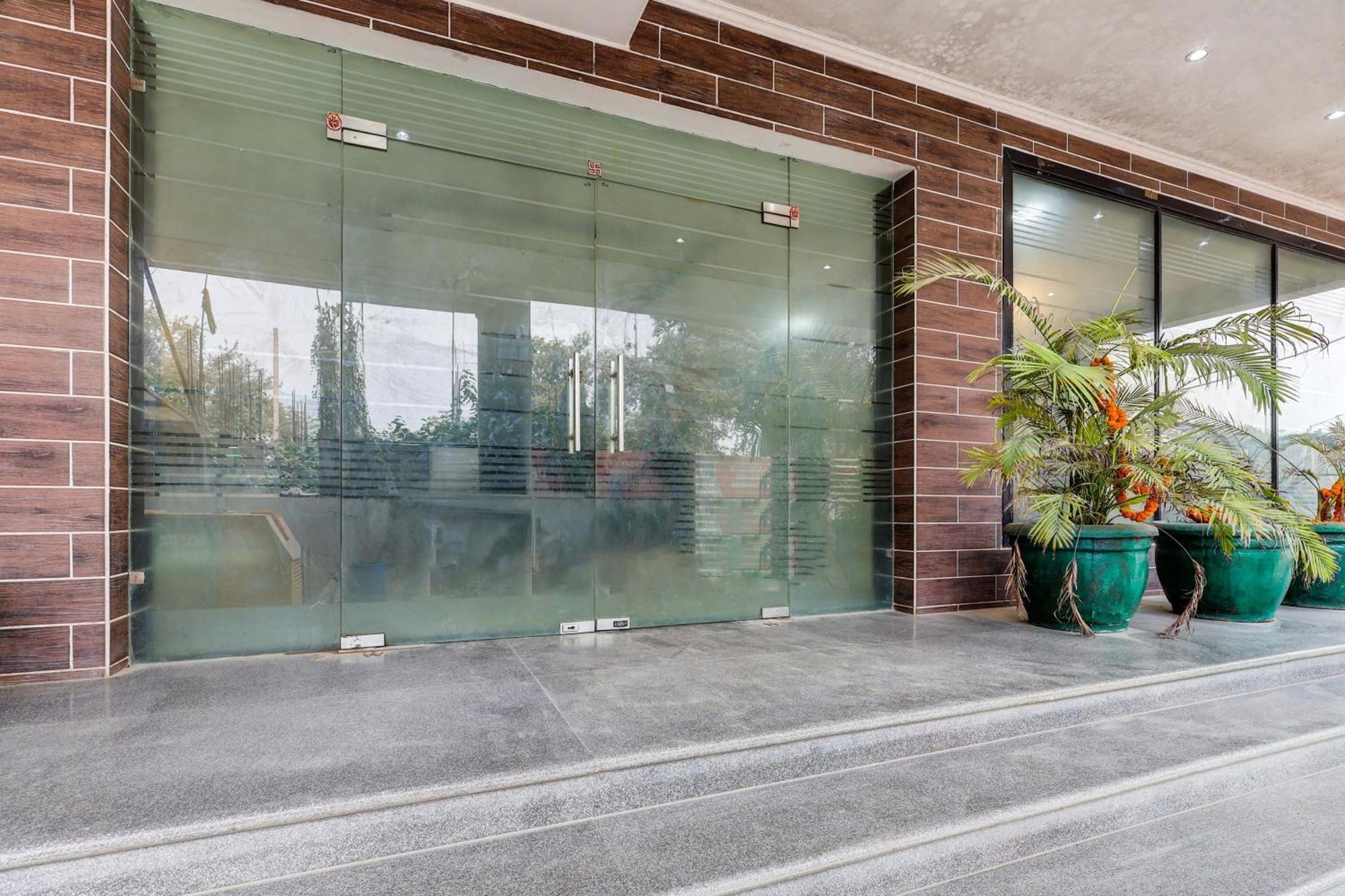 Super Townhouse Sector 38 Gurgaon Near Medanta Hotel Exterior photo