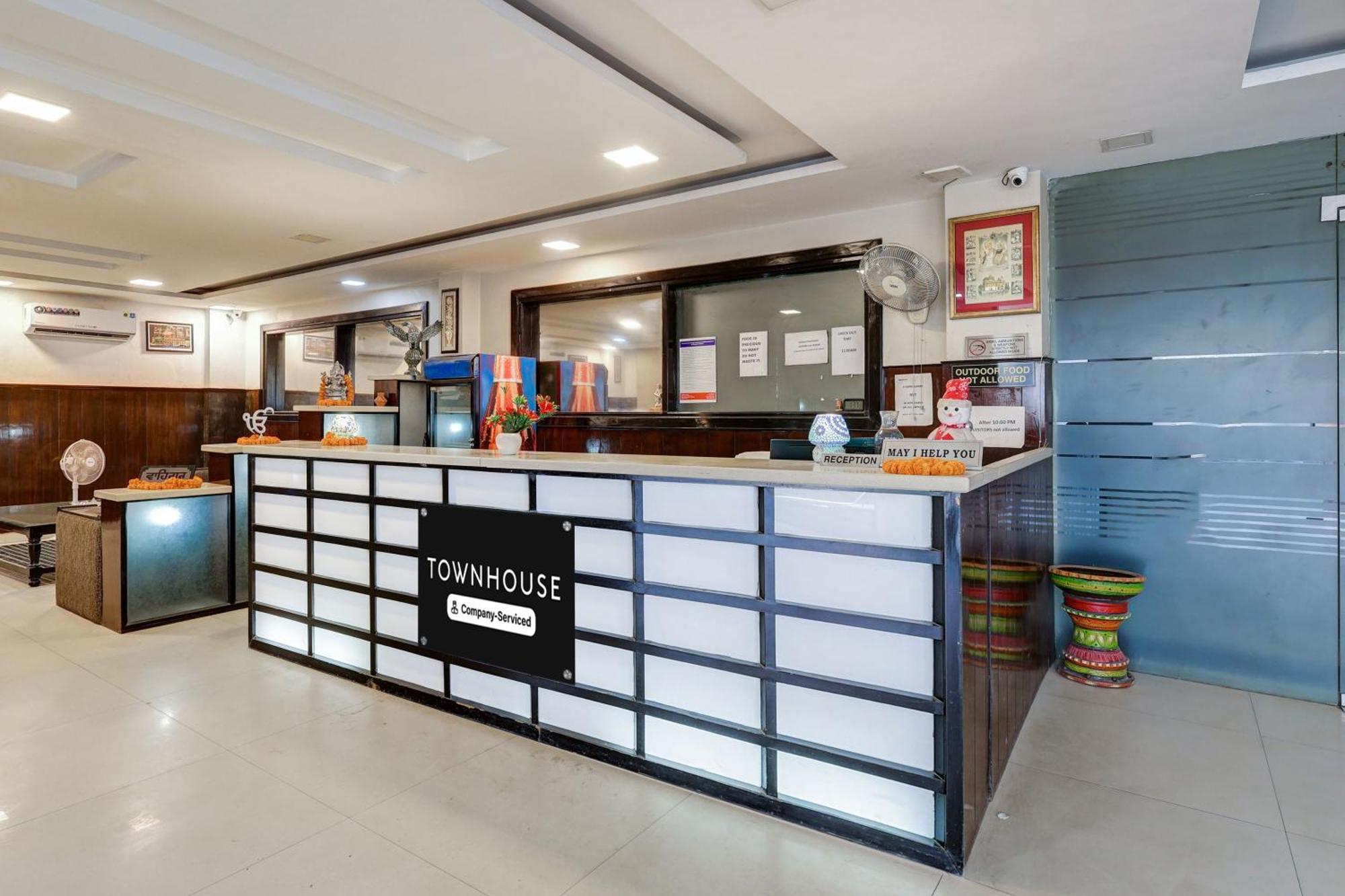 Super Townhouse Sector 38 Gurgaon Near Medanta Hotel Exterior photo