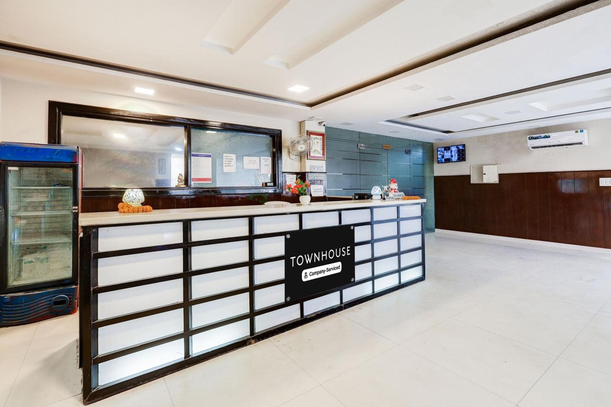 Super Townhouse Sector 38 Gurgaon Near Medanta Hotel Exterior photo
