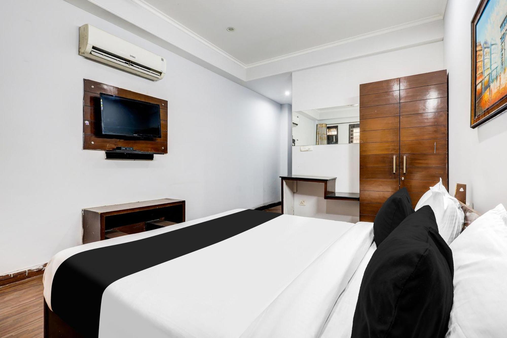 Super Townhouse Sector 38 Gurgaon Near Medanta Hotel Exterior photo