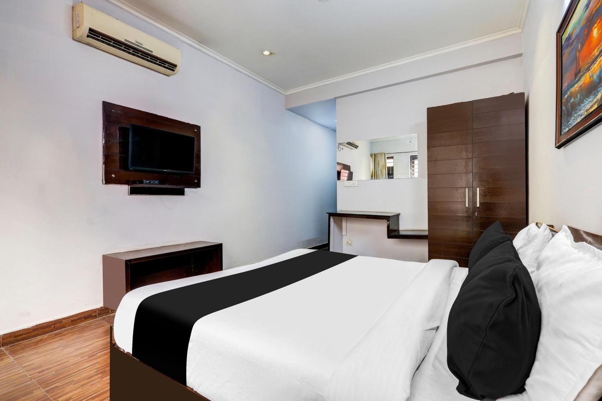 Super Townhouse Sector 38 Gurgaon Near Medanta Hotel Exterior photo