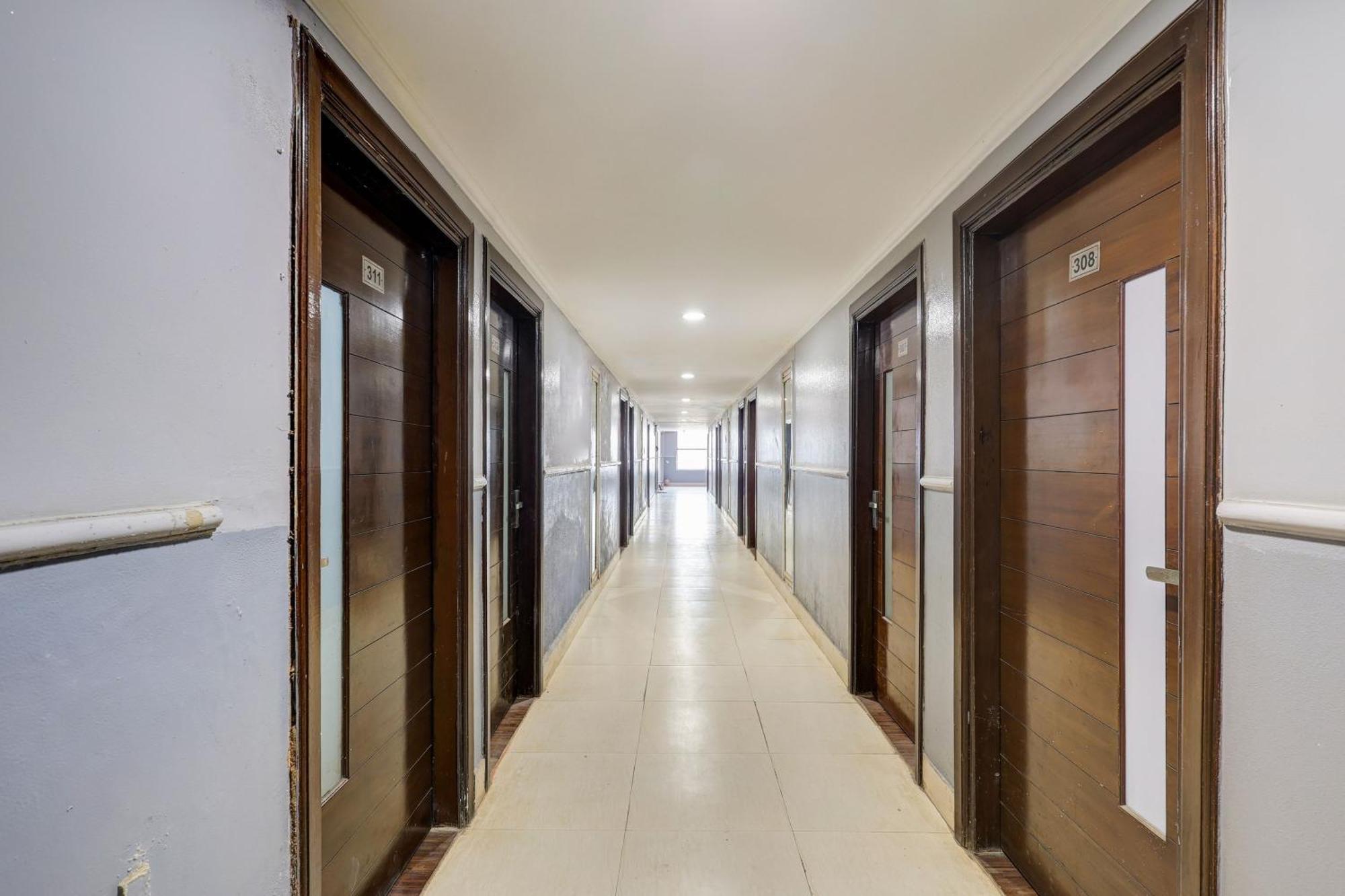 Super Townhouse Sector 38 Gurgaon Near Medanta Hotel Exterior photo