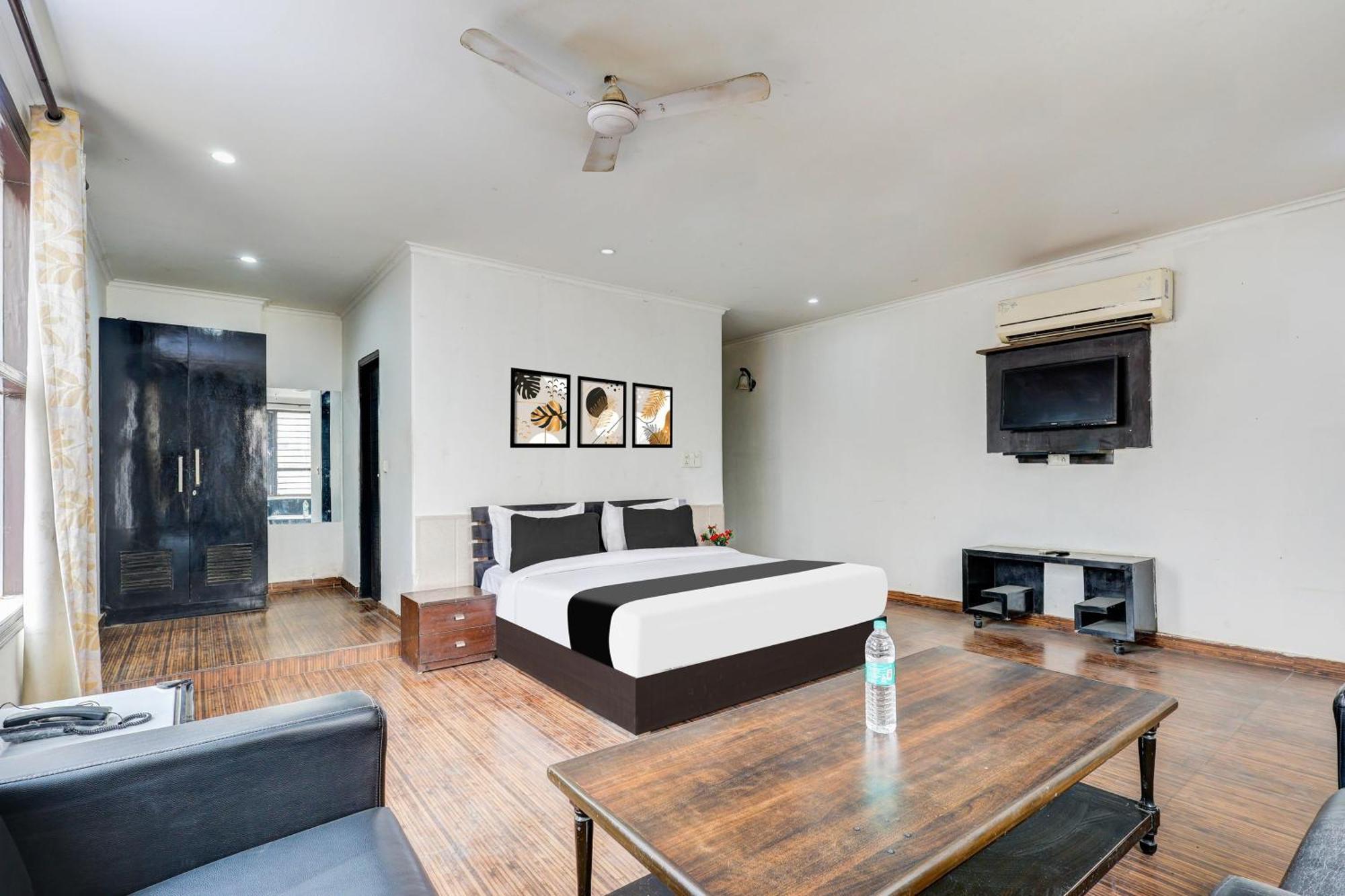 Super Townhouse Sector 38 Gurgaon Near Medanta Hotel Exterior photo